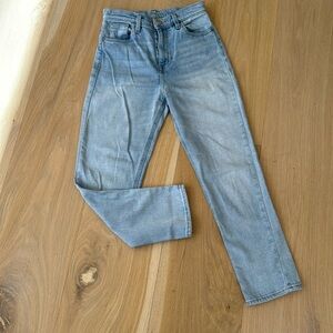 BDG Denim jeans. Size 25. Light wash. Ankle cropped.
